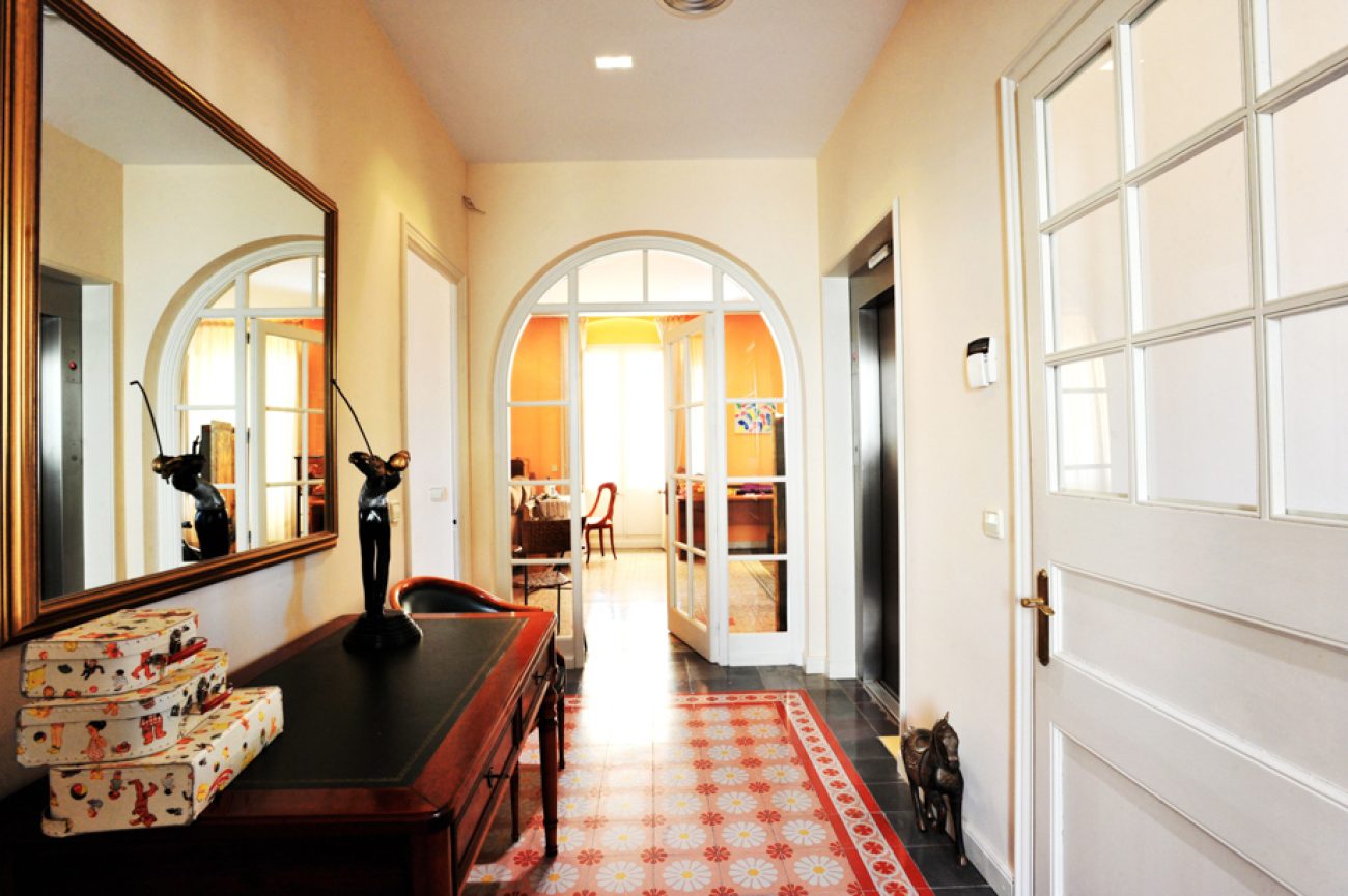 Mansion just 30 meters from the beach