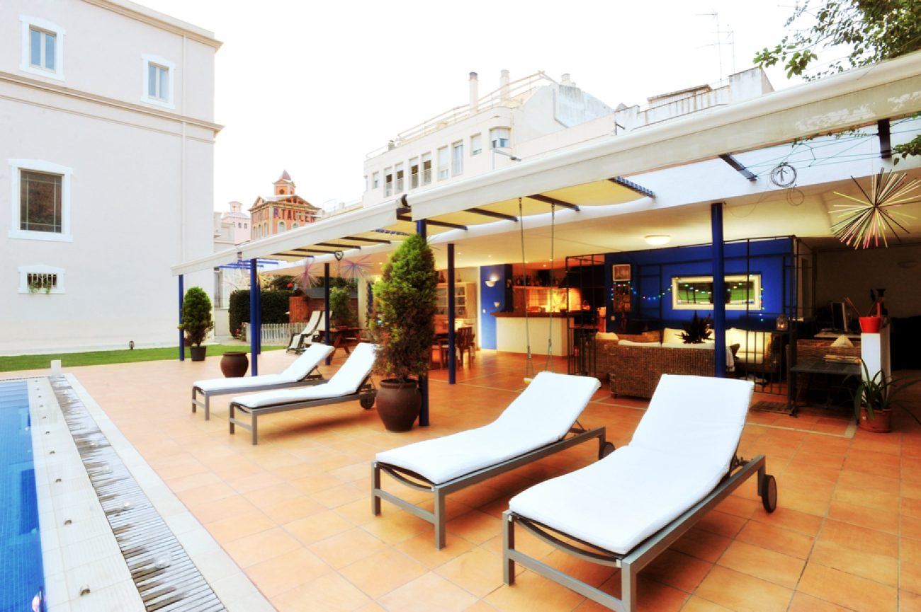 Mansion just 30 meters from the beach