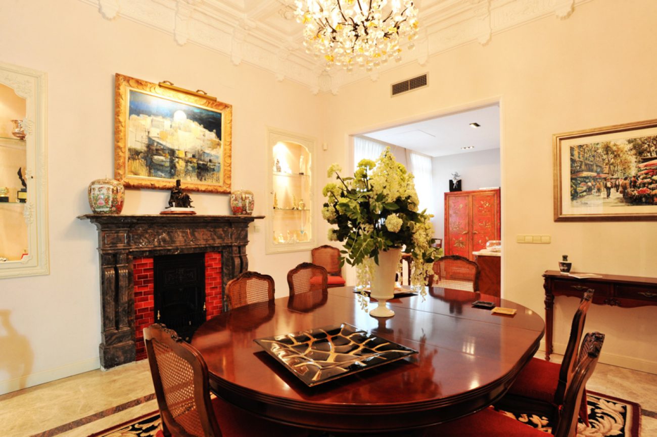 Mansion just 30 meters from the beach