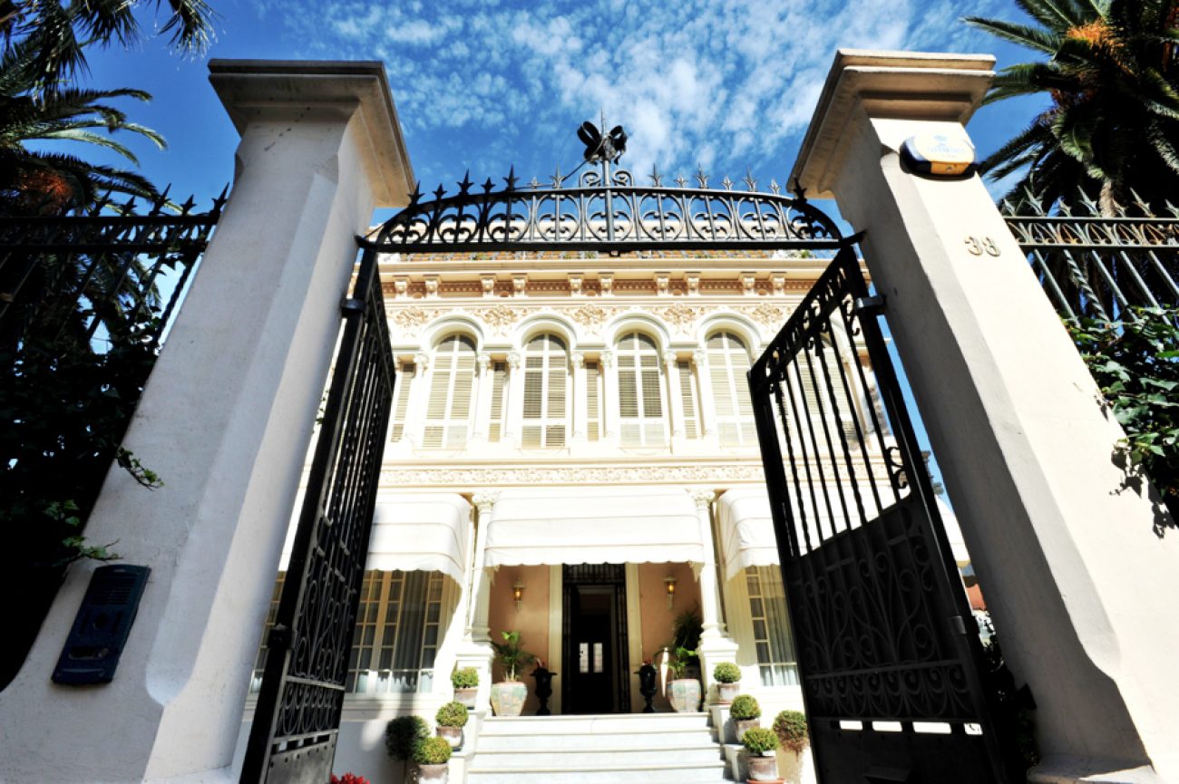 Mansion just 30 meters from the beach