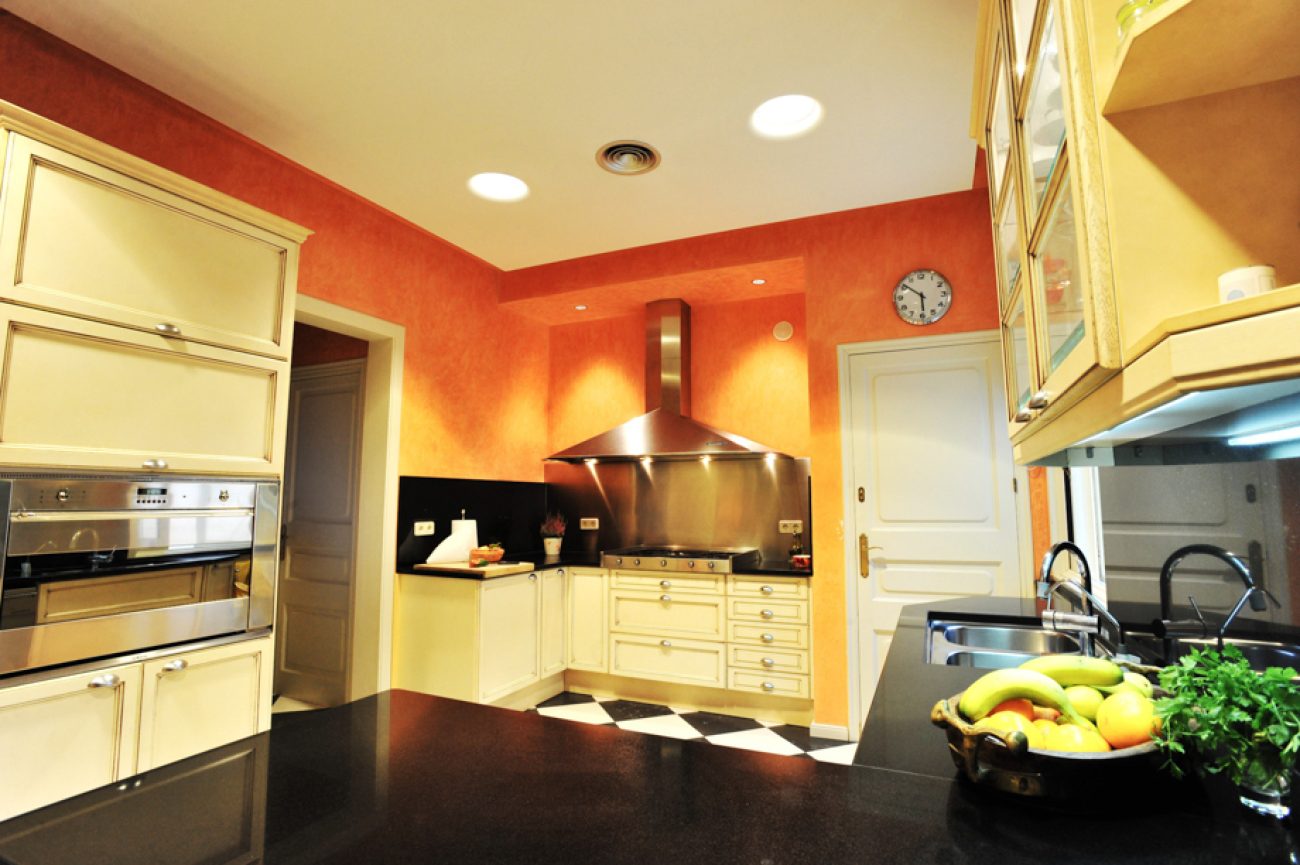 Mansion just 30 meters from the beach