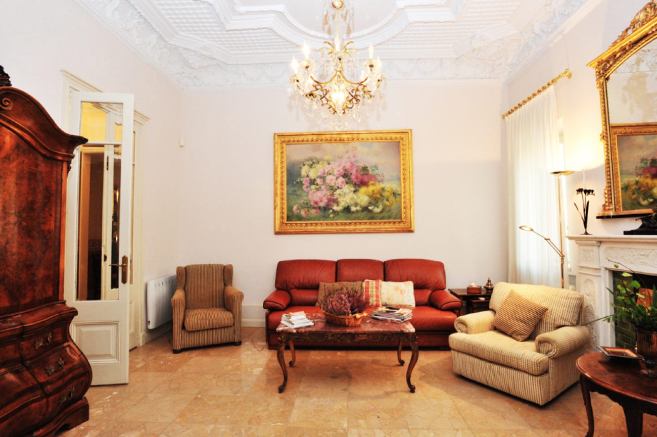 Mansion just 30 meters from the beach