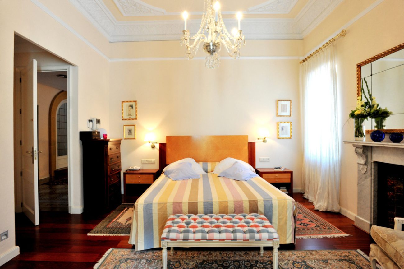Mansion just 30 meters from the beach