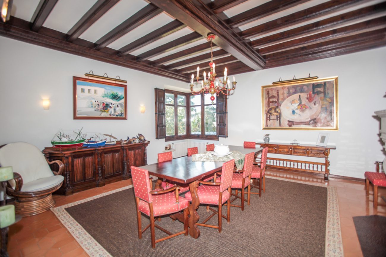 Luxury villa in the elite urbanisation of Sagaro.