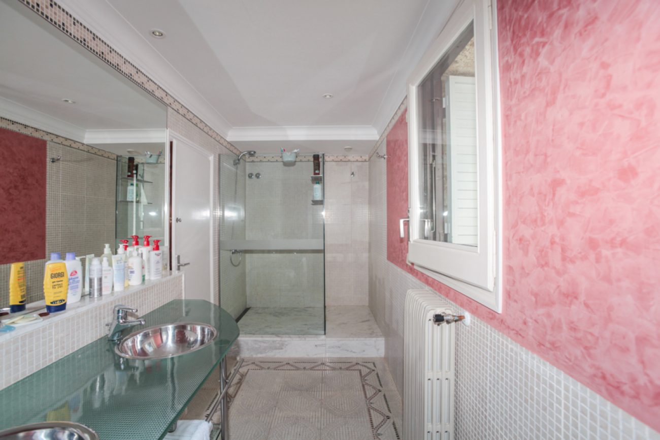 Luxury villa in the elite urbanisation of Sagaro.