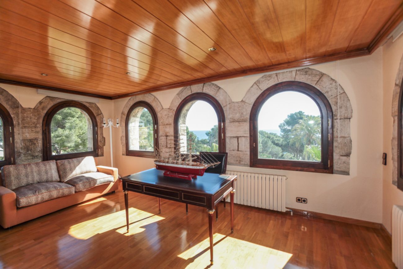 Luxury villa in the elite urbanisation of Sagaro.