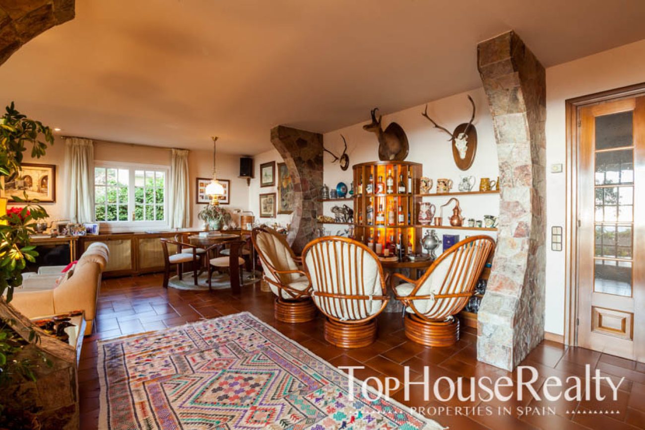 Home with pool and sea views in ALELLA