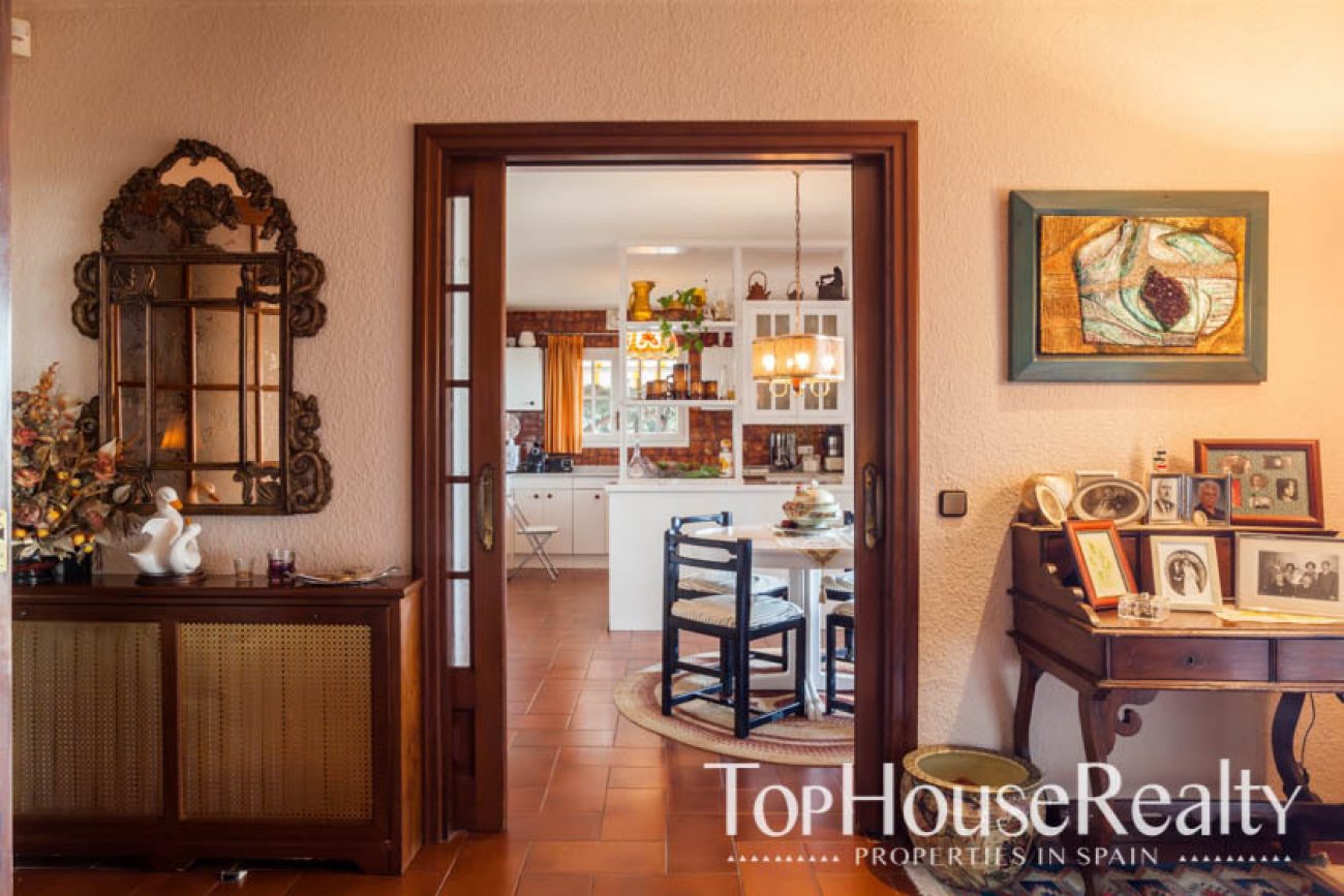 Home with pool and sea views in ALELLA