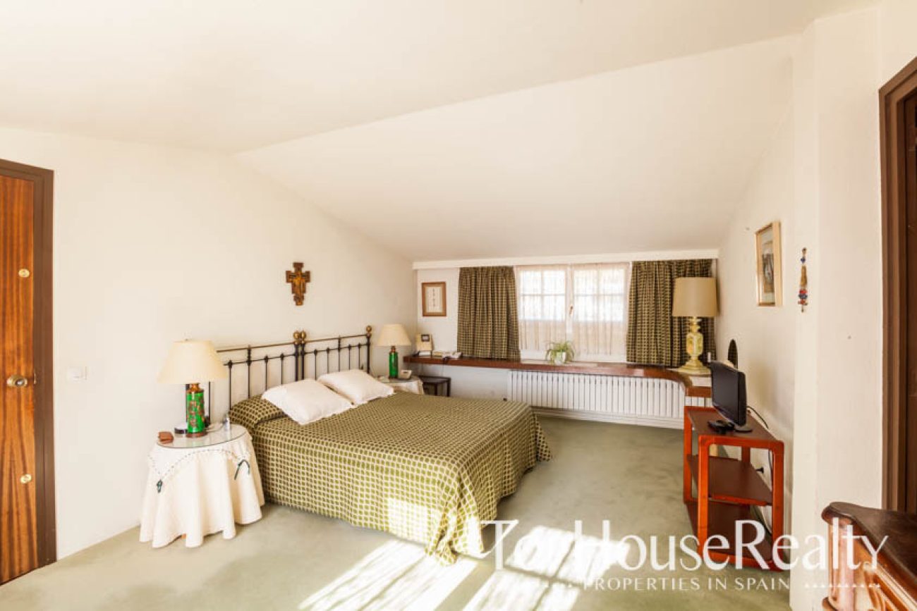 Home with pool and sea views in ALELLA