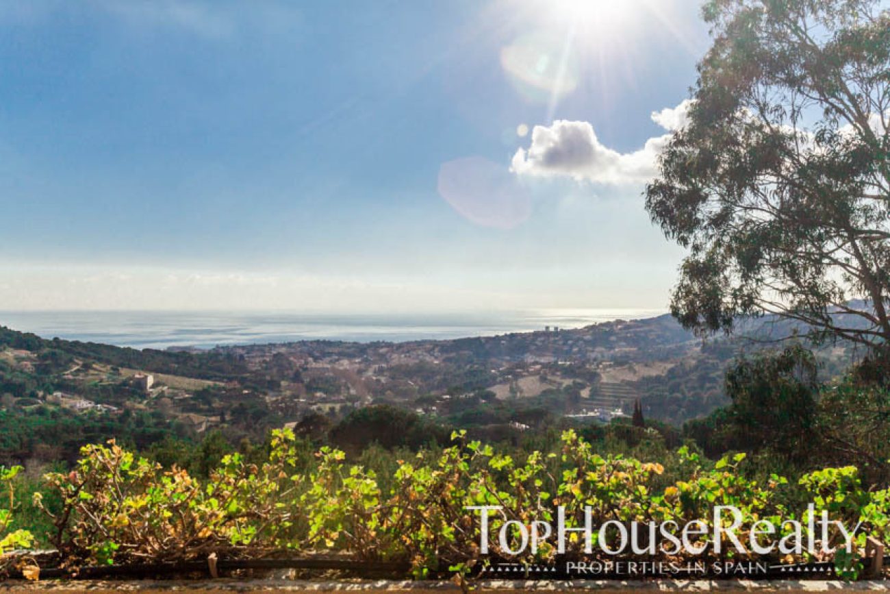 Home with pool and sea views in ALELLA