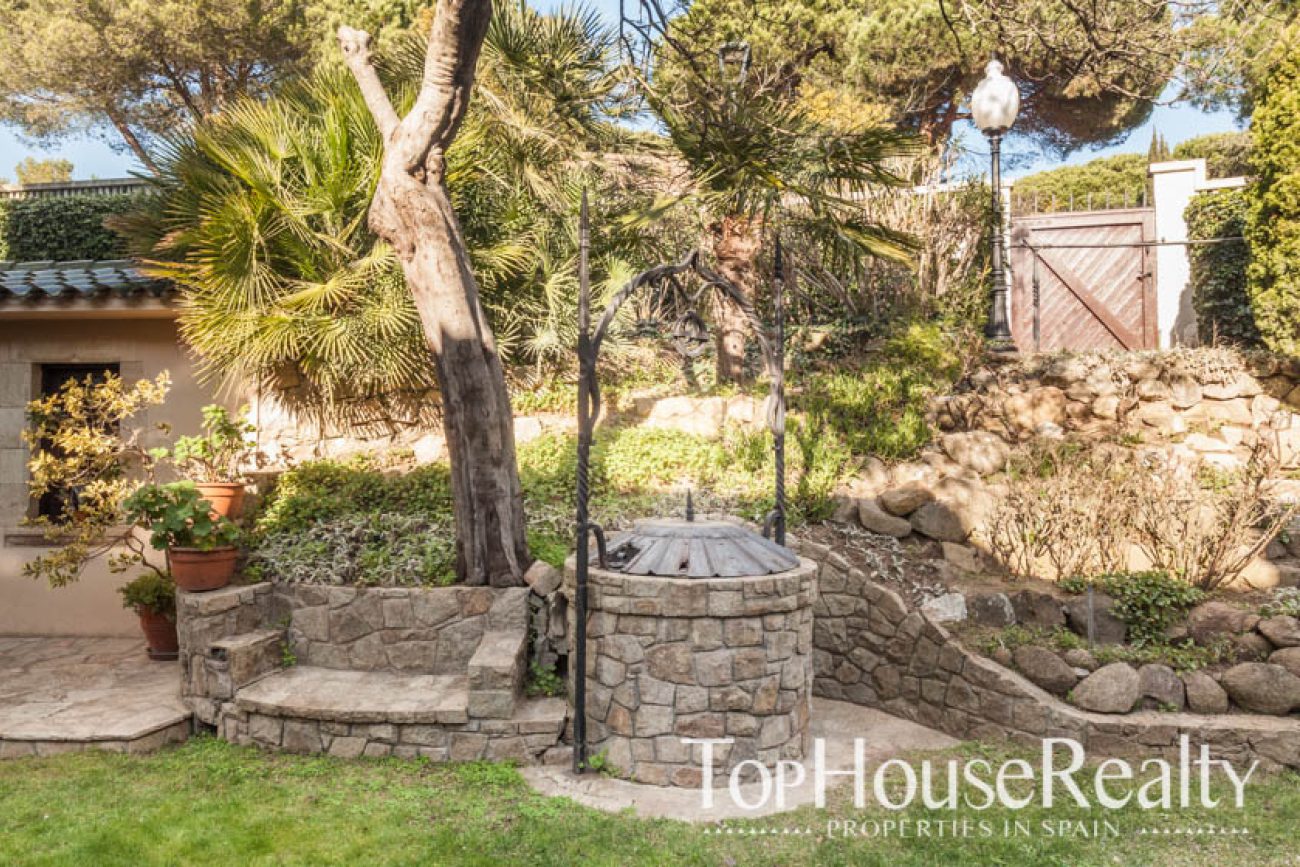 Home with pool and sea views in ALELLA