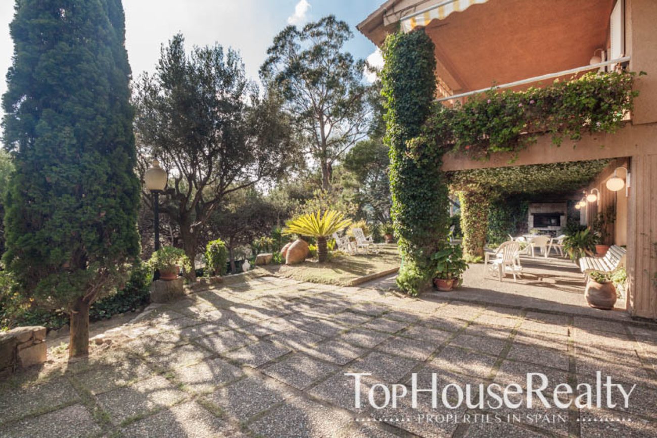 Home with pool and sea views in ALELLA