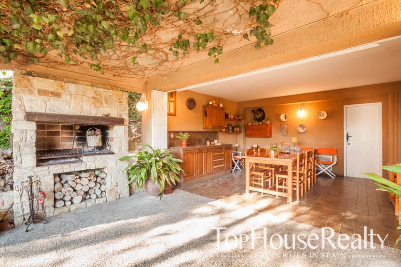 Home with pool and sea views in ALELLA