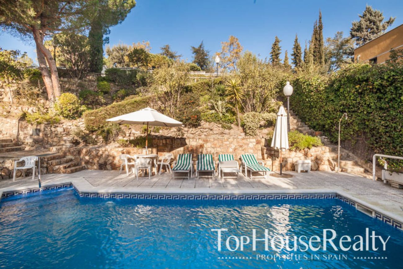 Home with pool and sea views in ALELLA