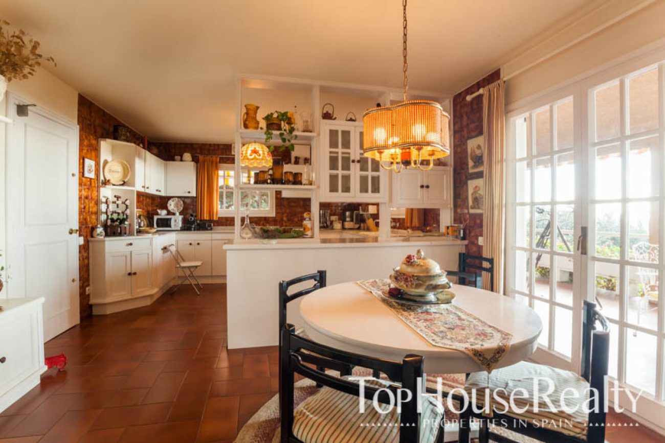 Home with pool and sea views in ALELLA