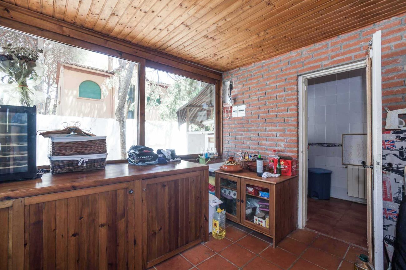 Exceptional plot with a cosy house in Castelldefels Playa
