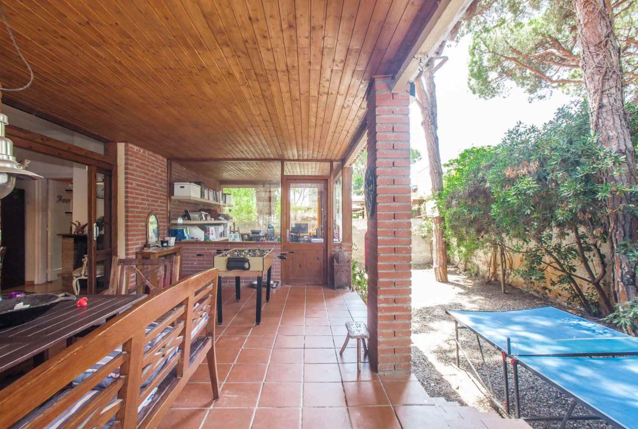 Exceptional plot with a cosy house in Castelldefels Playa