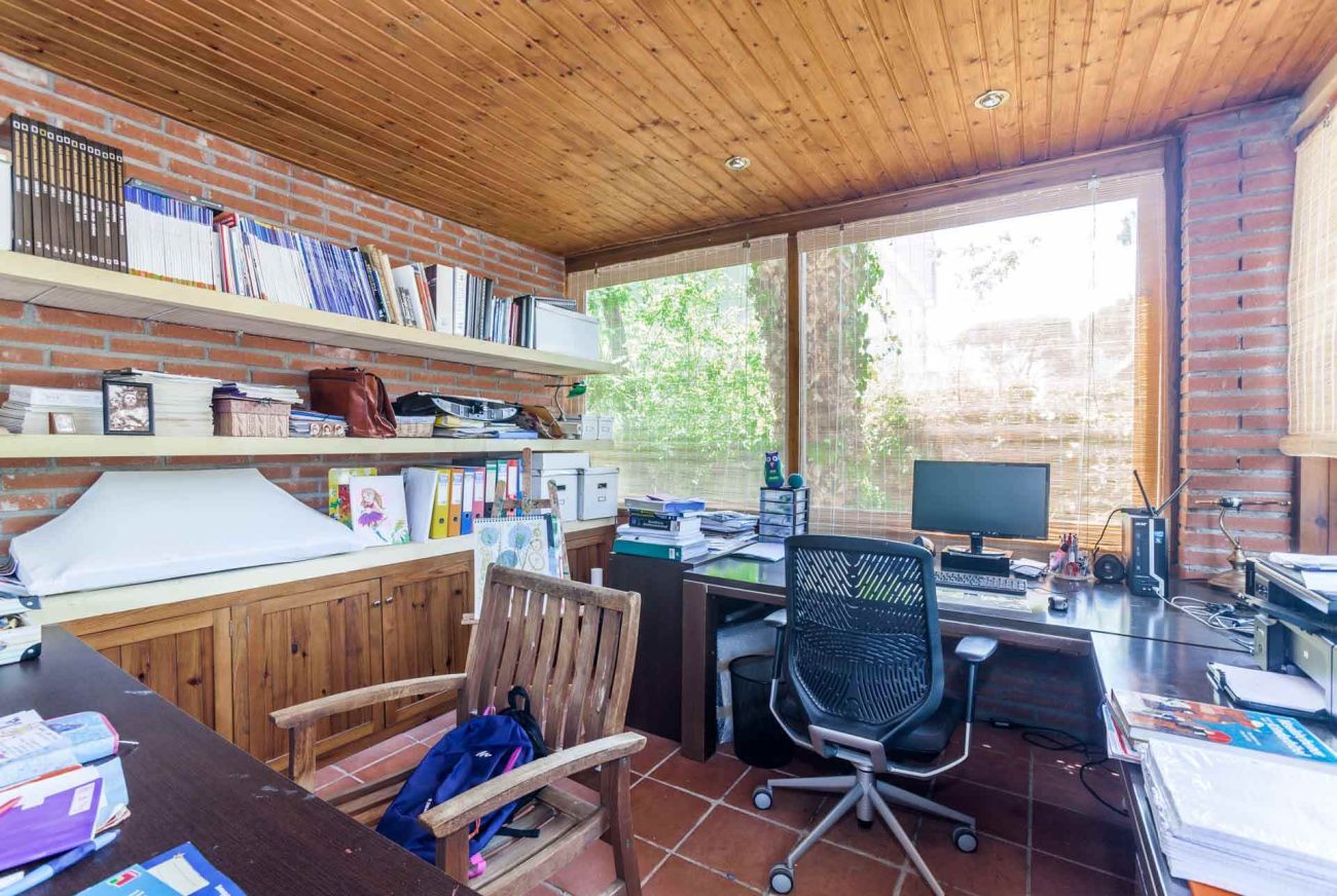 Exceptional plot with a cosy house in Castelldefels Playa