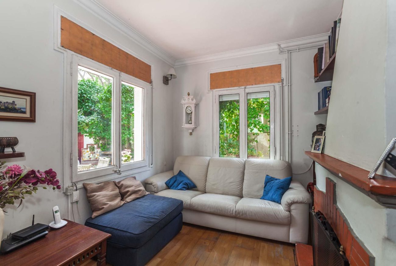 Exceptional plot with a cosy house in Castelldefels Playa