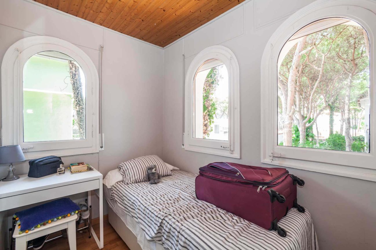 Exceptional plot with a cosy house in Castelldefels Playa