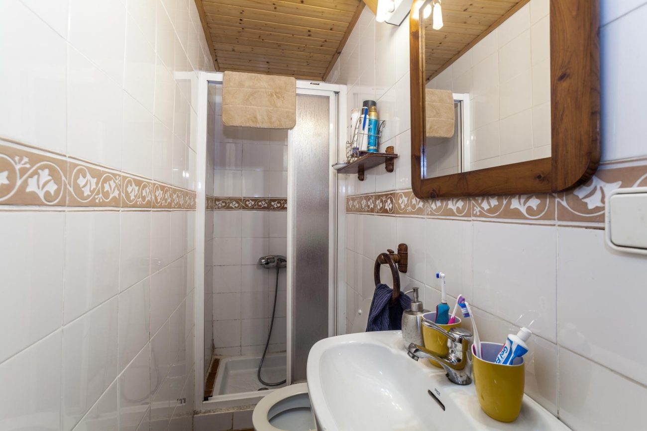 Exceptional plot with a cosy house in Castelldefels Playa