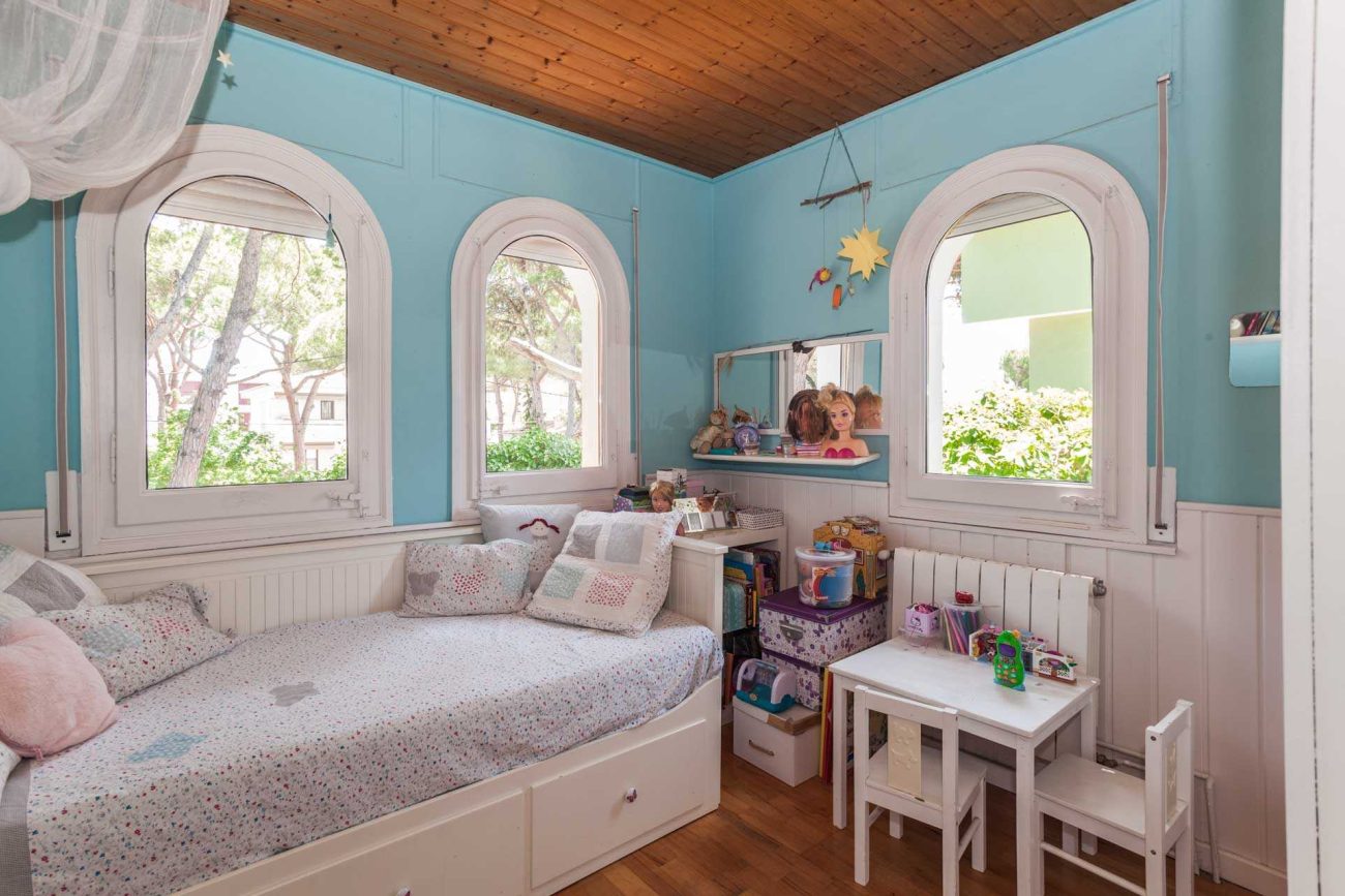 Exceptional plot with a cosy house in Castelldefels Playa