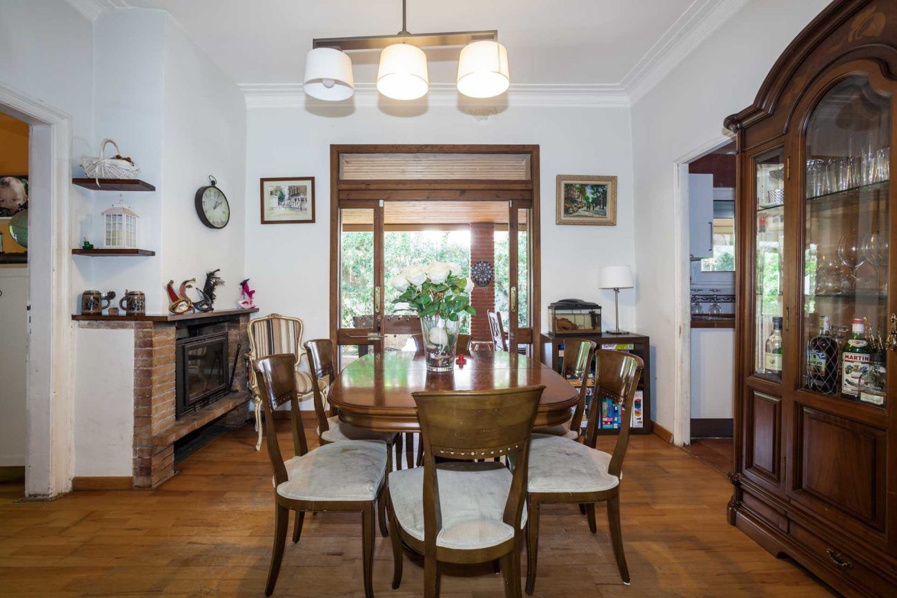 Exceptional plot with a cosy house in Castelldefels Playa