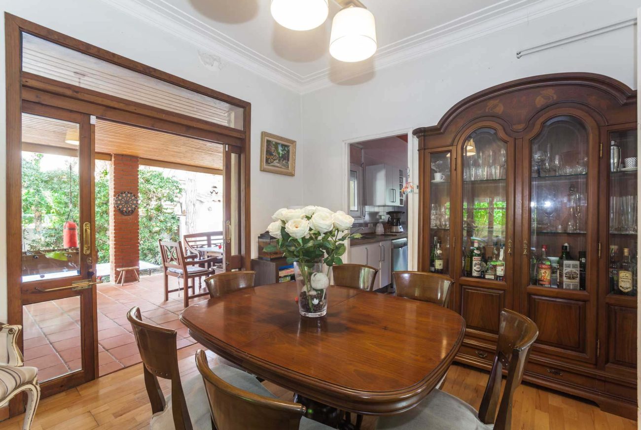 Exceptional plot with a cosy house in Castelldefels Playa