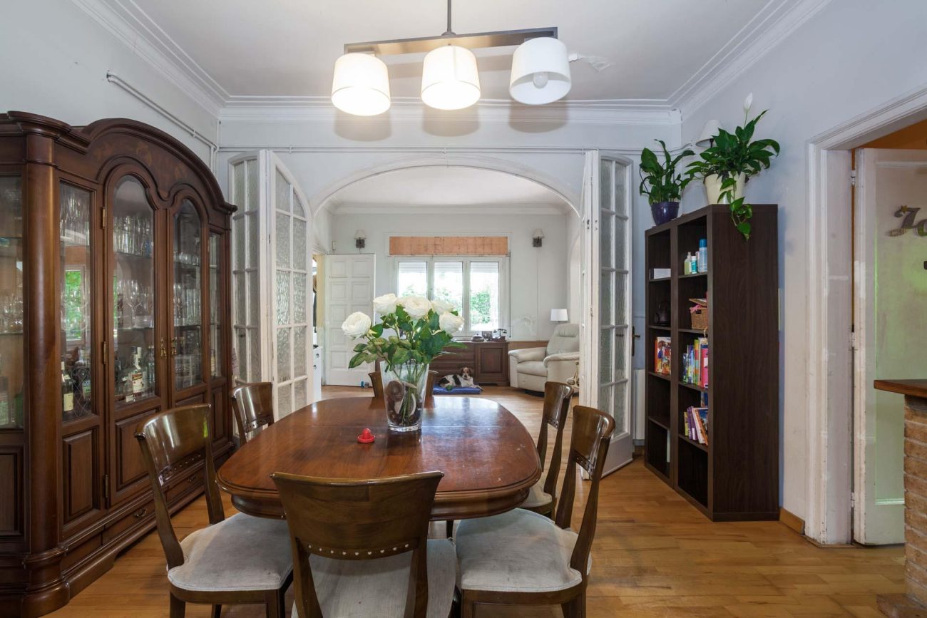 Exceptional plot with a cosy house in Castelldefels Playa