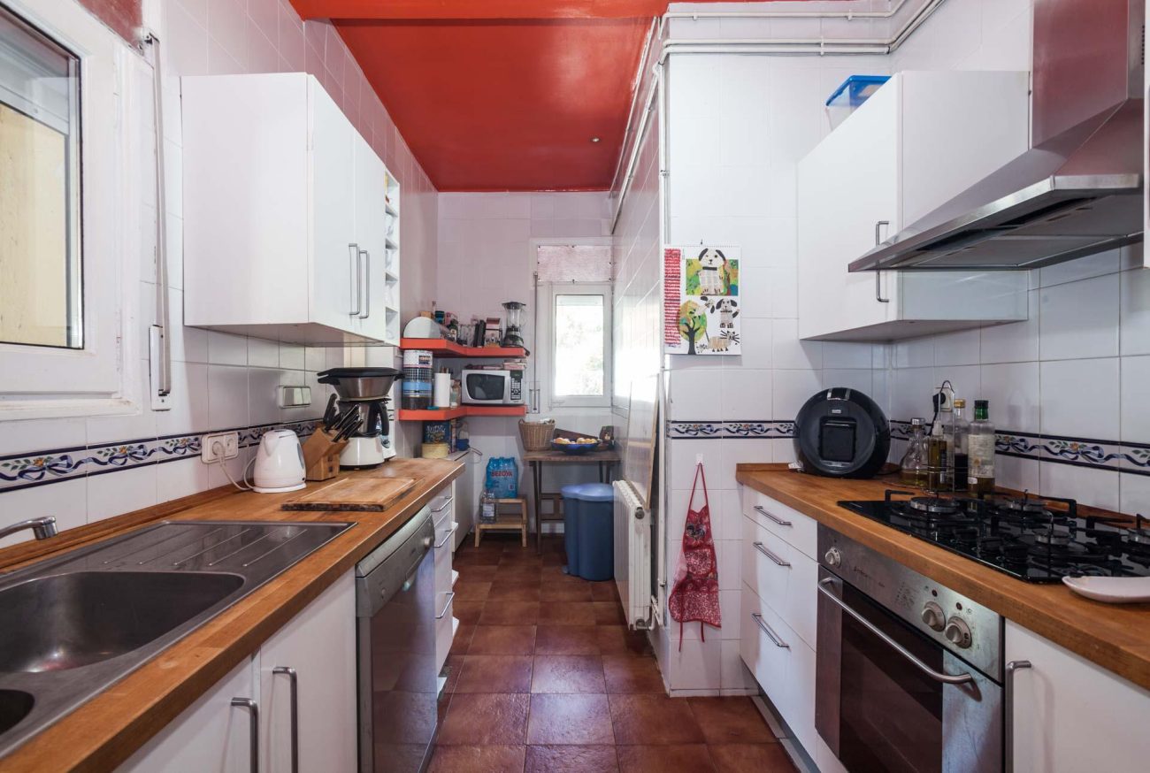 Exceptional plot with a cosy house in Castelldefels Playa