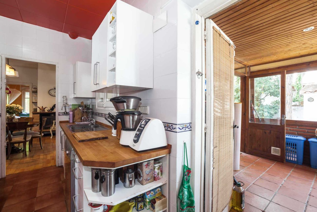 Exceptional plot with a cosy house in Castelldefels Playa
