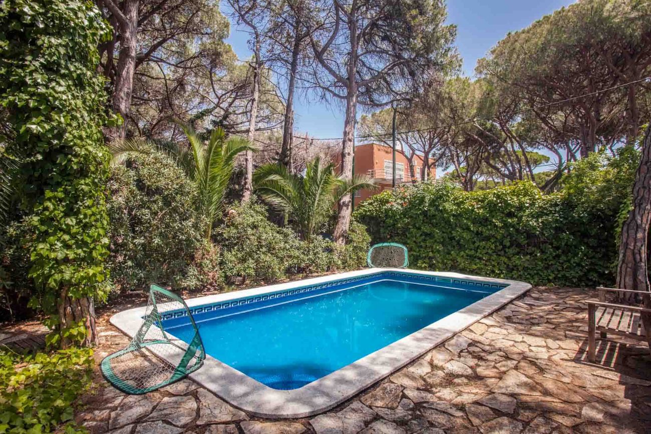 Exceptional plot with a cosy house in Castelldefels Playa