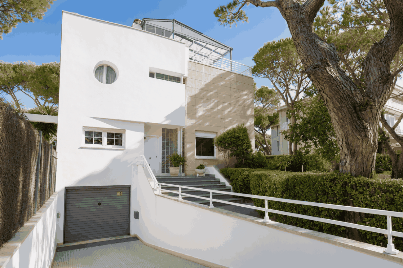 Detached Villa Available in Gavà Mar