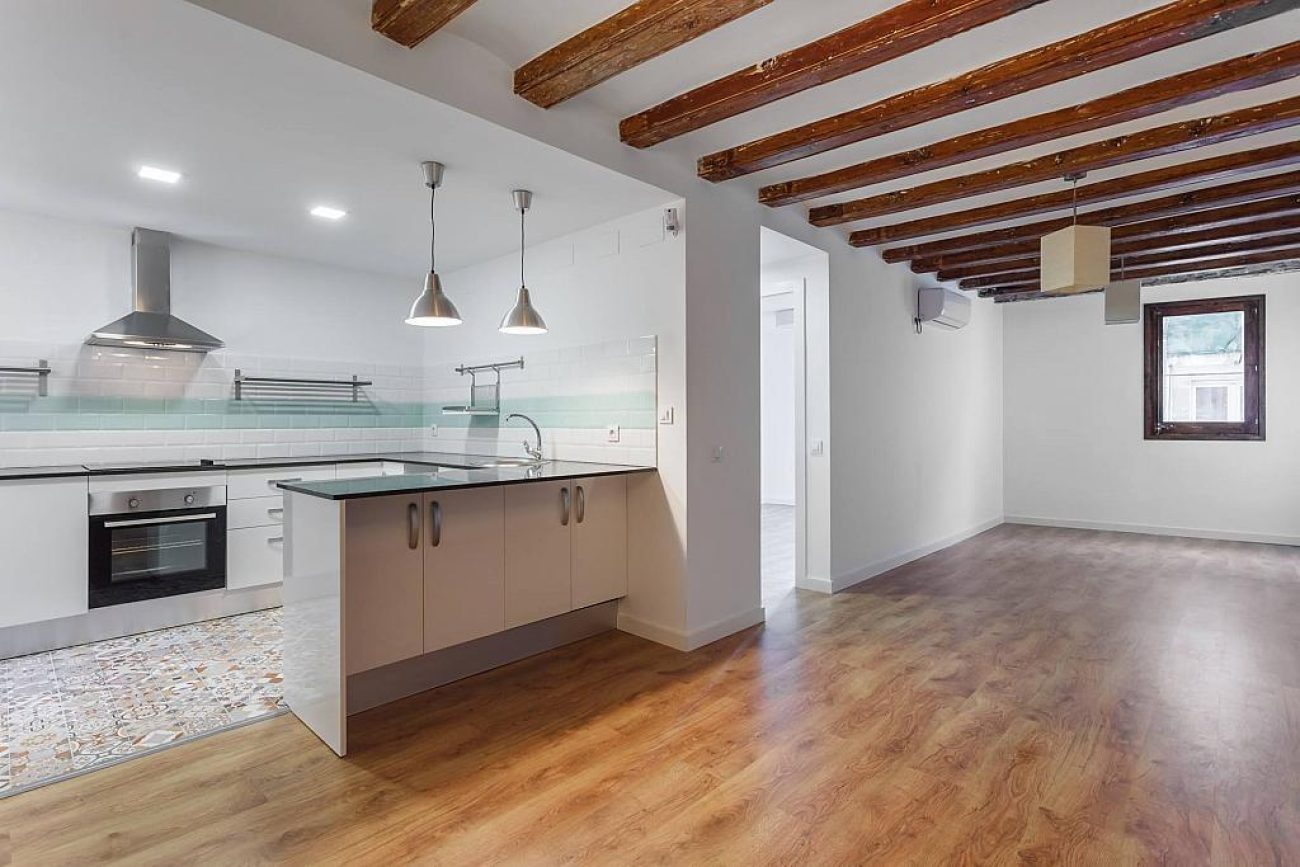 Light apartment in the “coolest” district of Barcelona