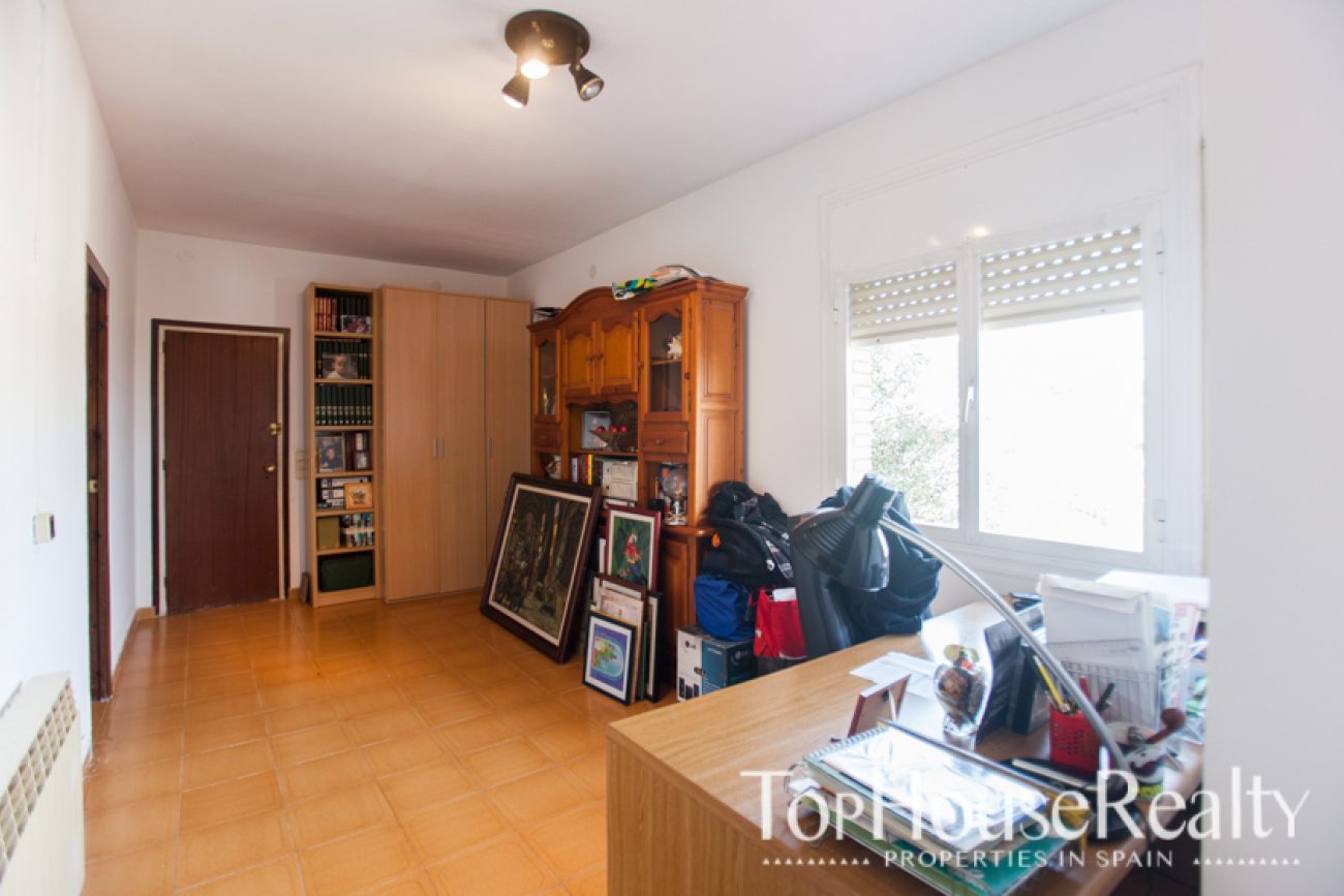 House for renovation in an exclusive area