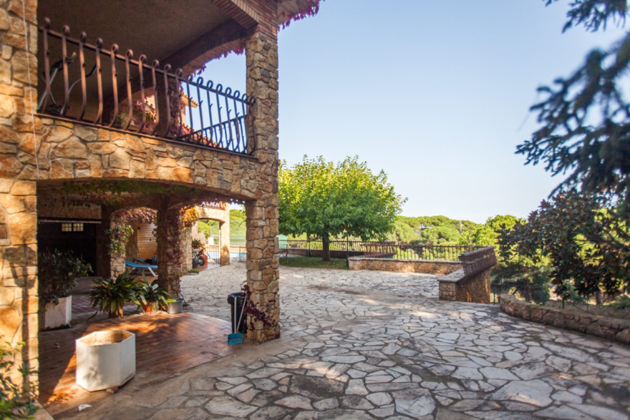 Big rustic house close to Barcelona