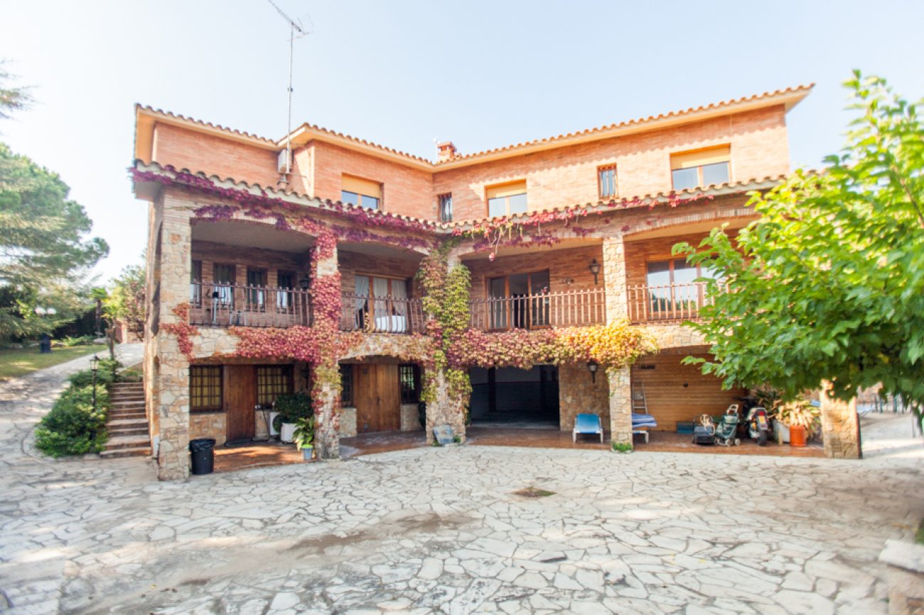 Big rustic house close to Barcelona
