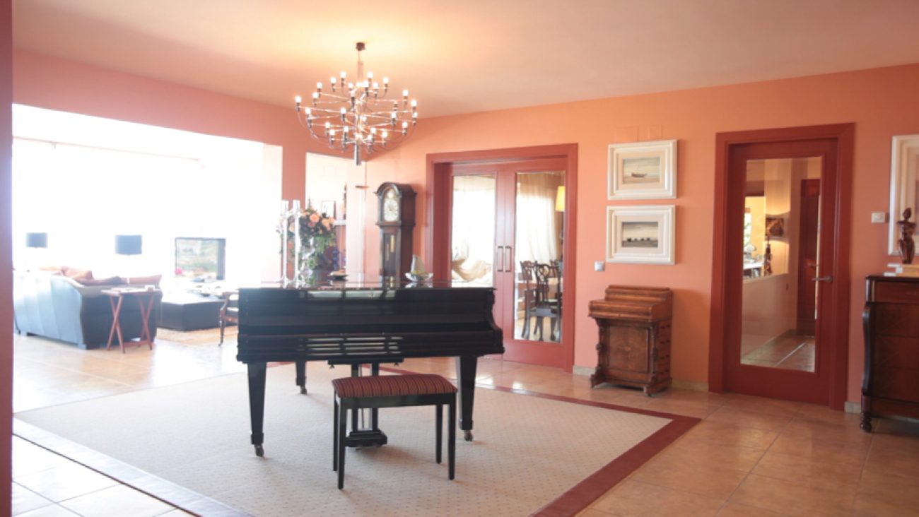 Villa with panoramic views of the sea and the city