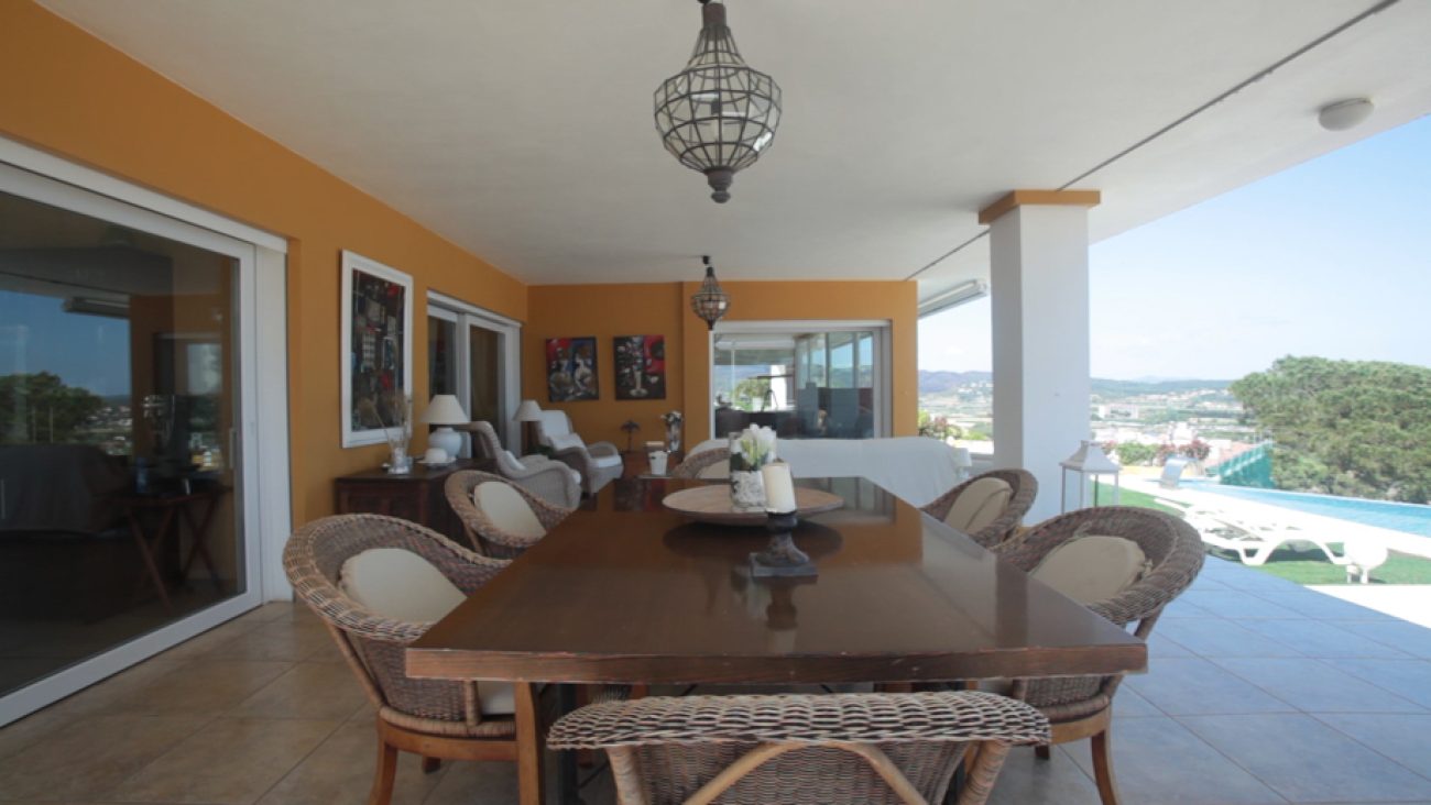 Villa with panoramic views of the sea and the city