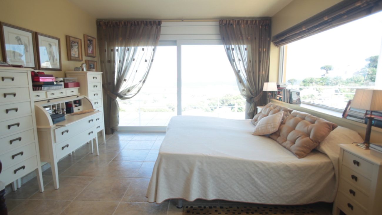 Villa with panoramic views of the sea and the city