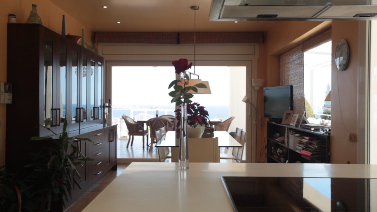 Villa with panoramic views of the sea and the city