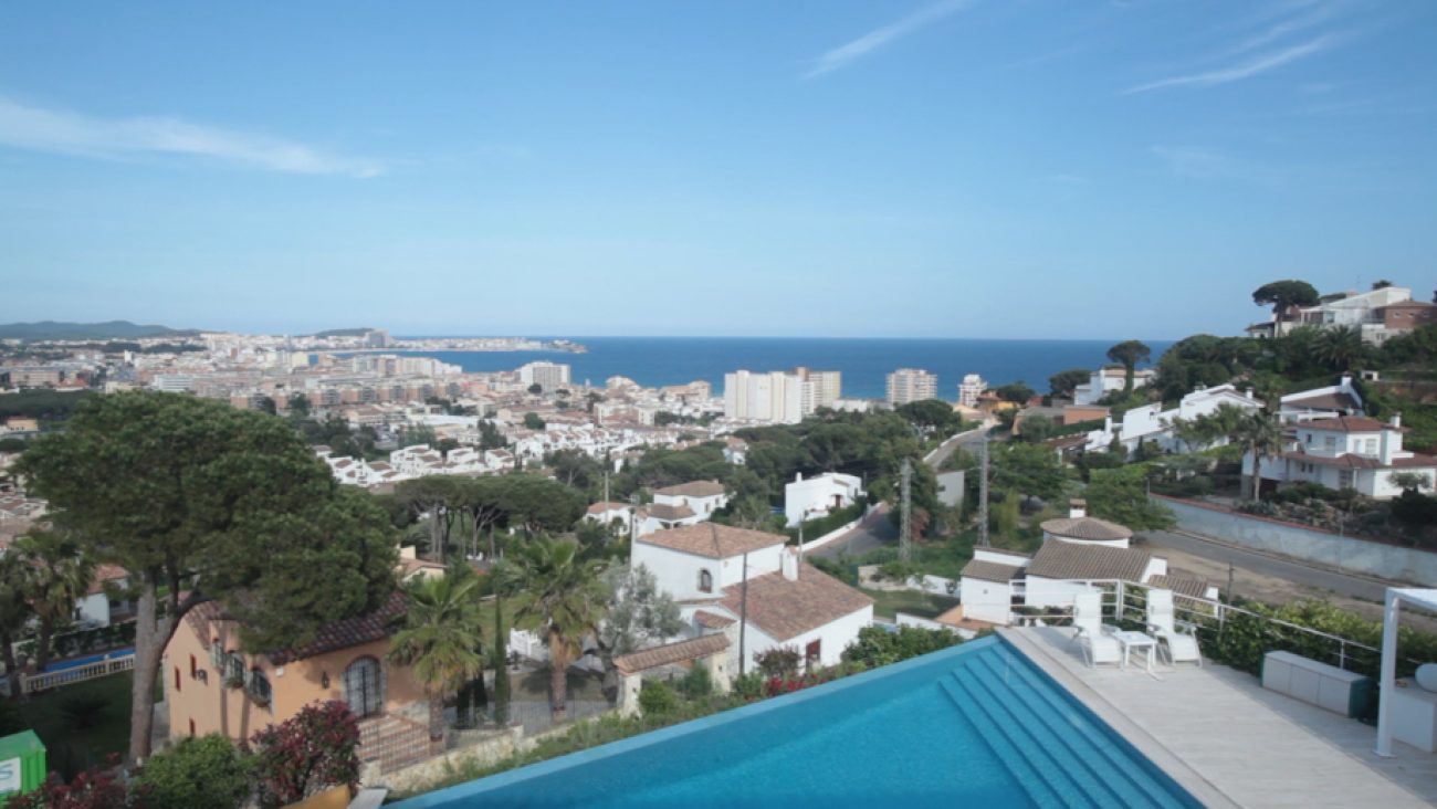 Villa with panoramic views of the sea and the city