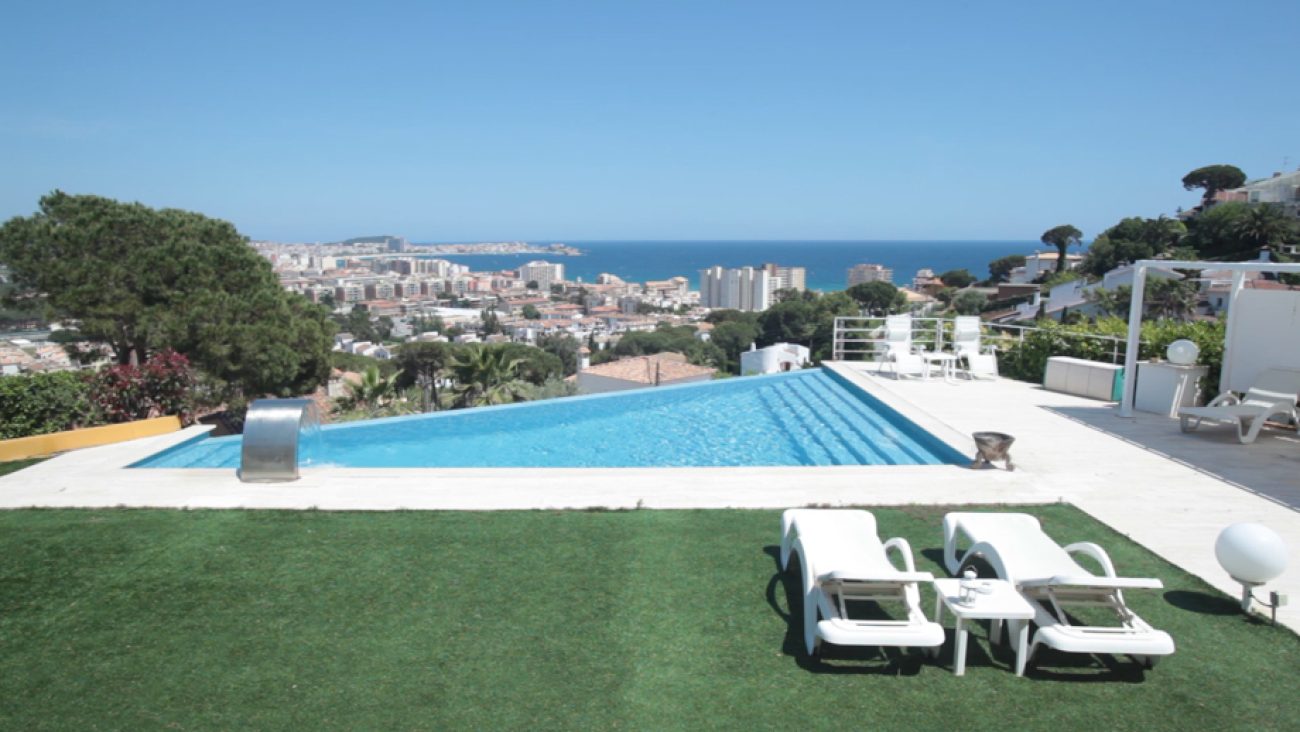 Villa with panoramic views of the sea and the city