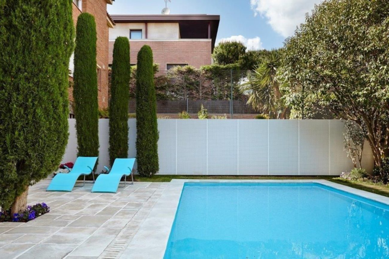 Big hose for sale in one of the most prestigious areas of Barcelona