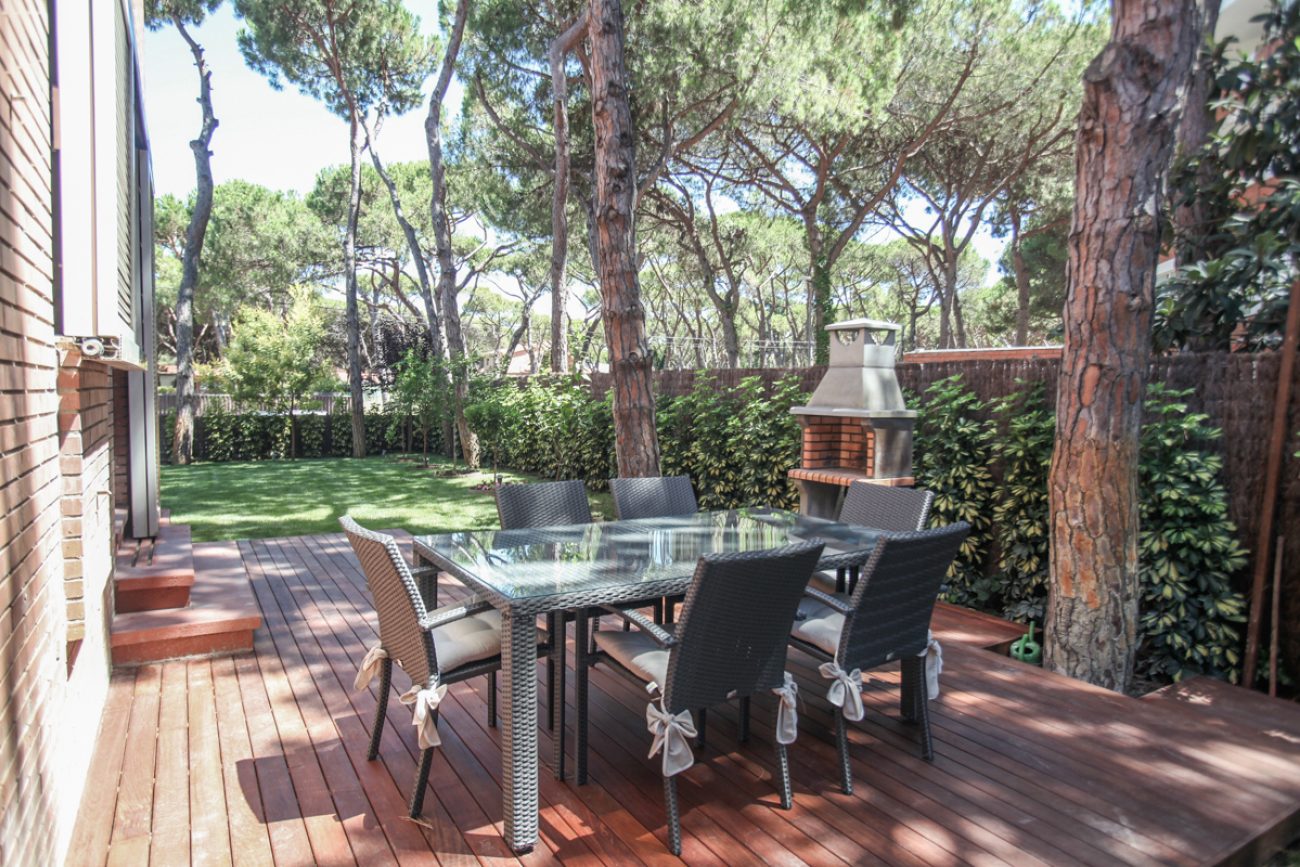 Exclusive townhouse in Gava Mar for rent