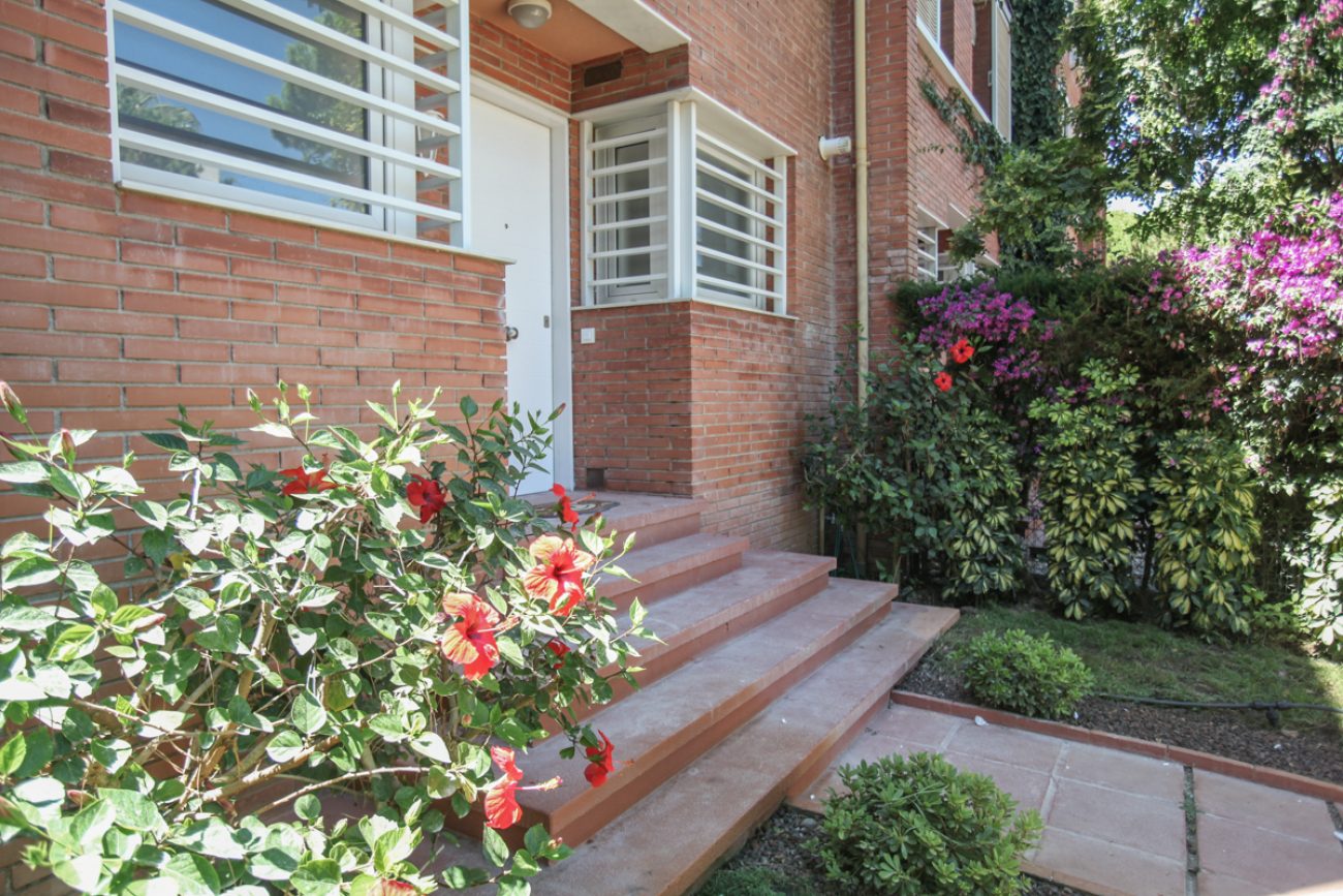 Exclusive townhouse in Gava Mar for rent