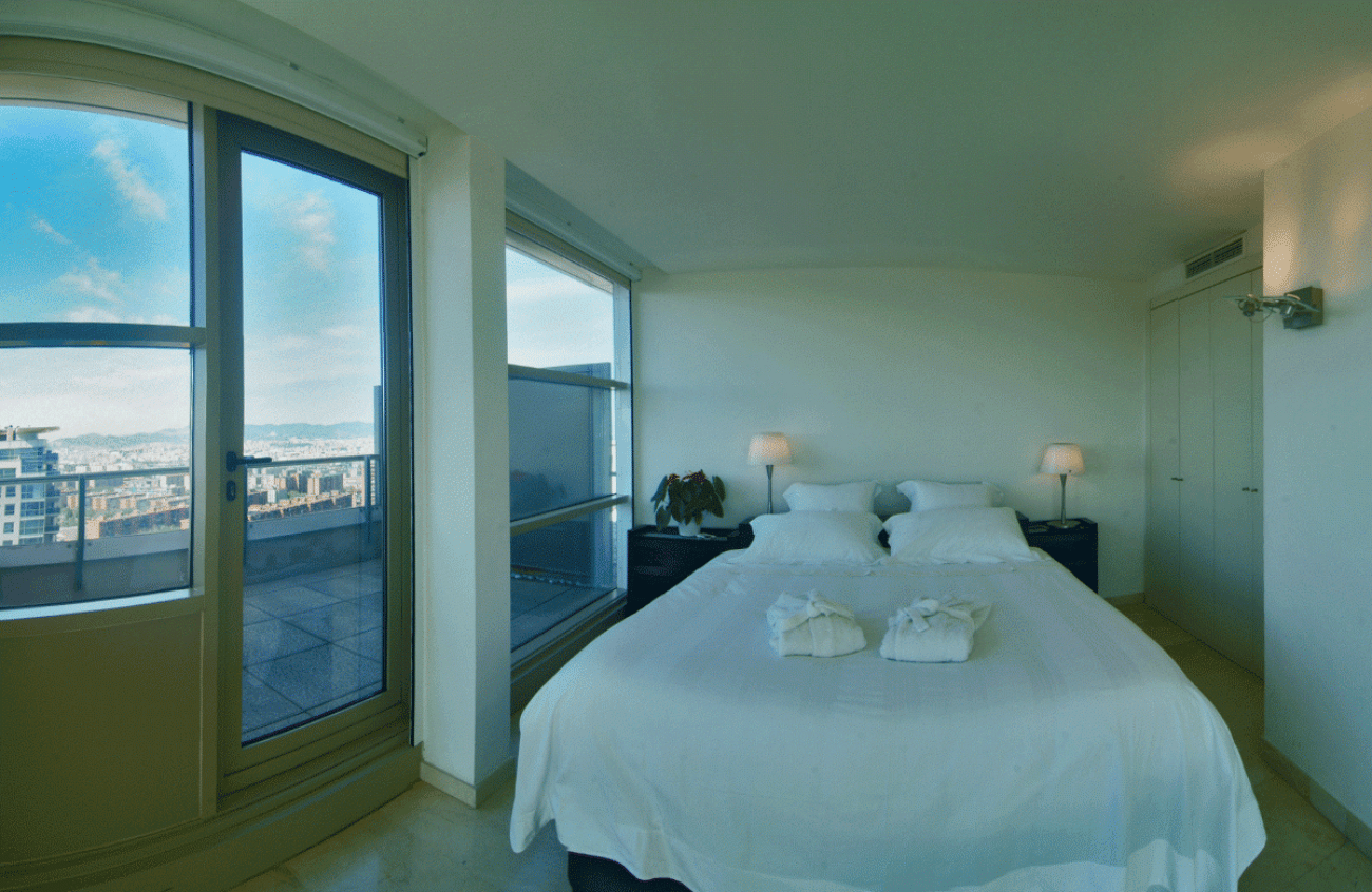 Luxury penthouse close to the sea in Barcelona