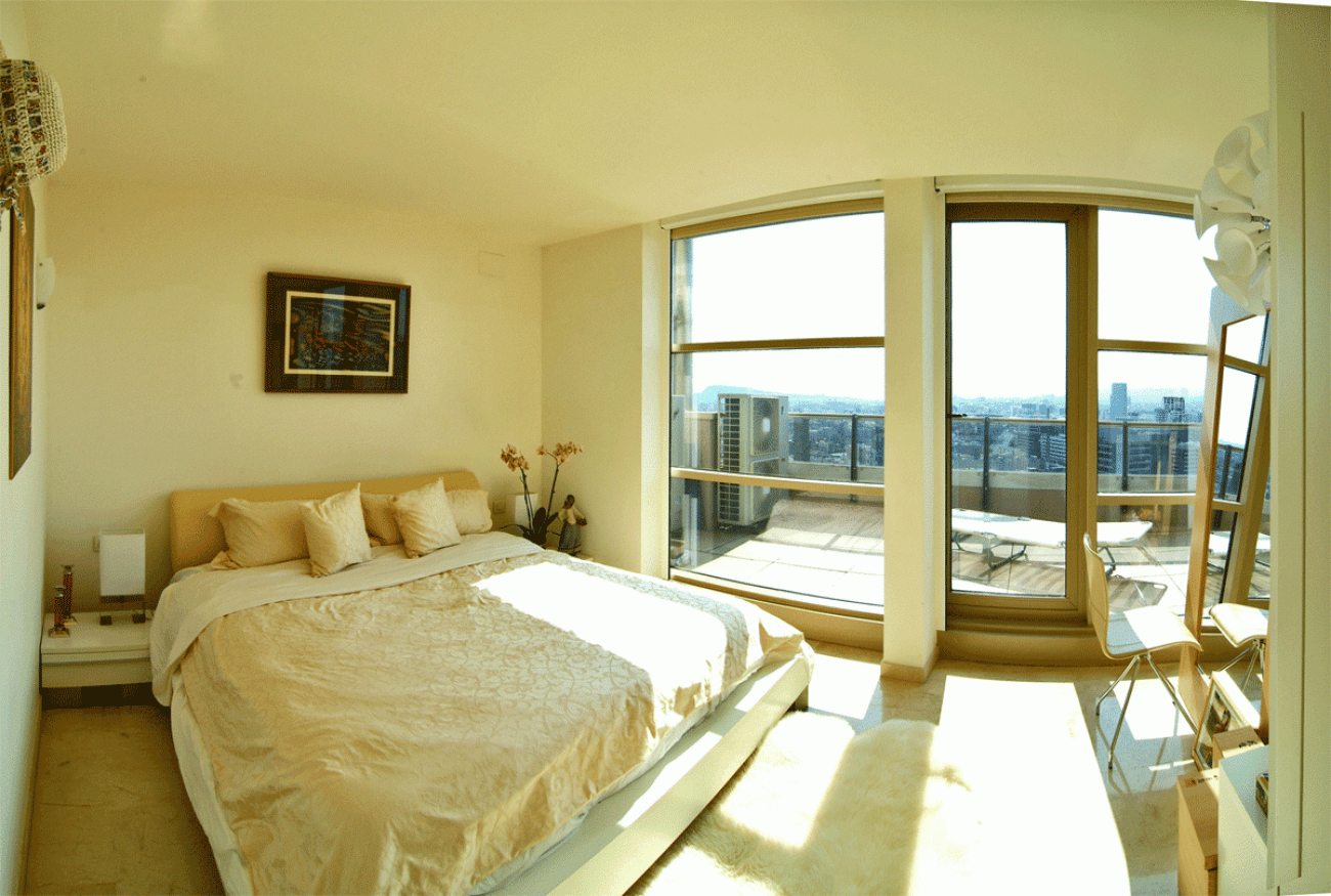 Luxury penthouse close to the sea in Barcelona