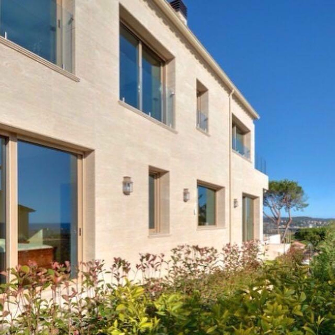 Stunning new home with views in Calonge