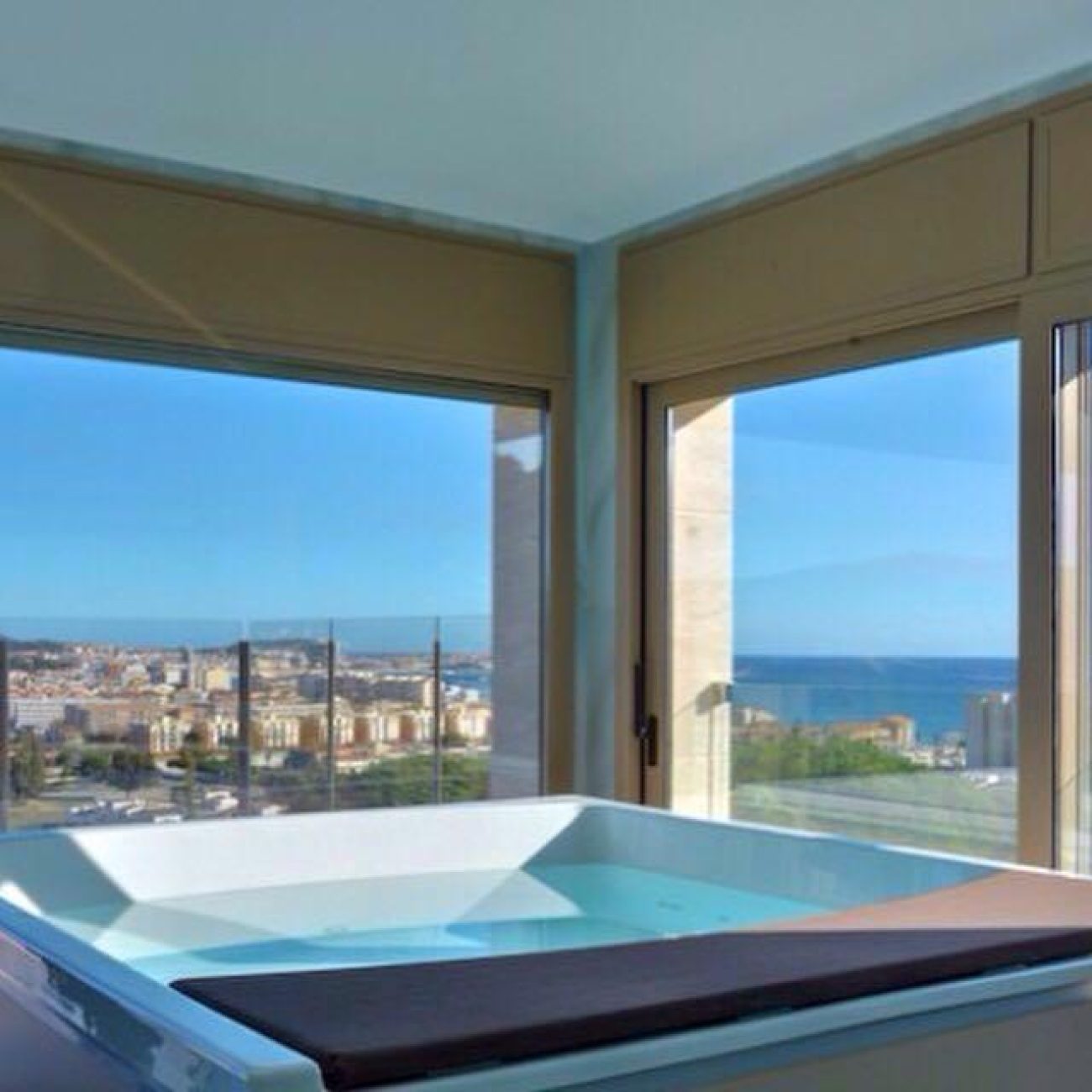 Stunning new home with views in Calonge